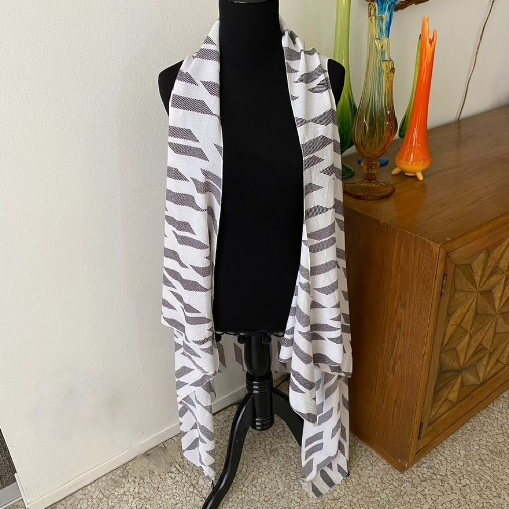 Cool Graphic Black and white shawl vest by Janice OS - Picture 2 of 7